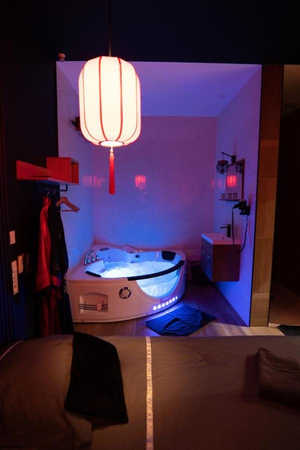 Capsule Japon - Jacuzzi - Netflix & Ecran Cinema - Xbox Trith-Saint-Leger